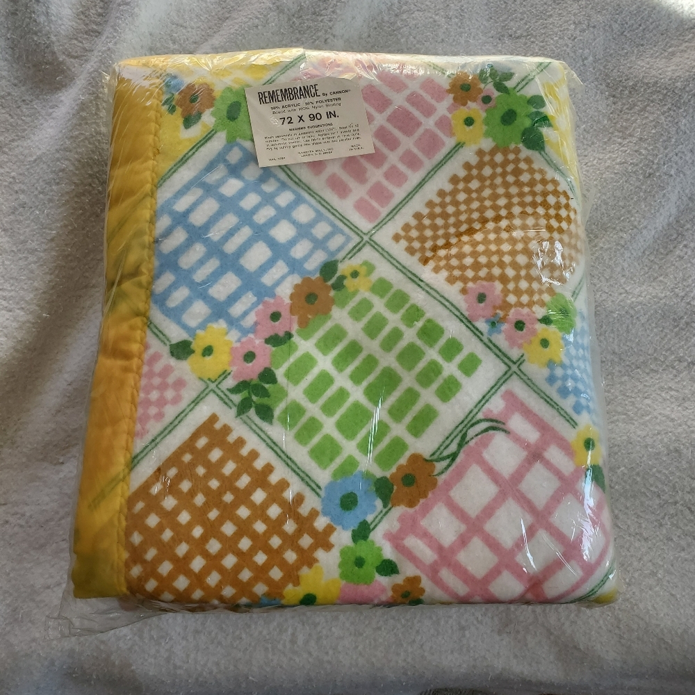 Cannon Remembrance Blanket Vtg Twin/ Full, 72" x 90"